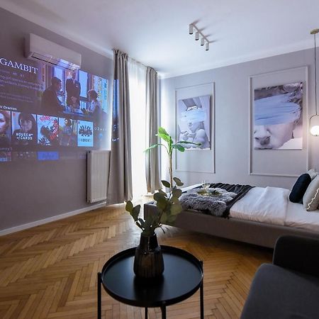 Modern Stay - Central Studios With Wall Projector Near Radisson Бухарест Экстерьер фото