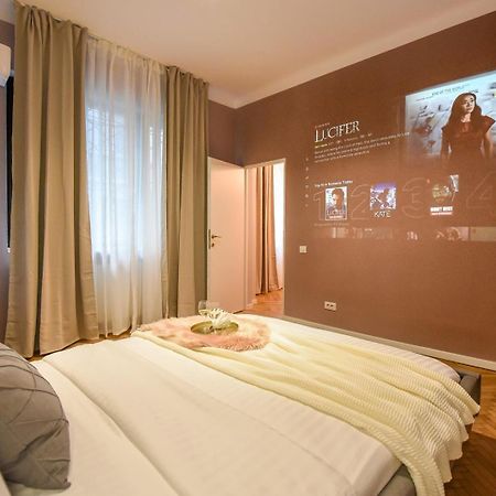 Modern Stay - Central Studios With Wall Projector Near Radisson Бухарест Экстерьер фото