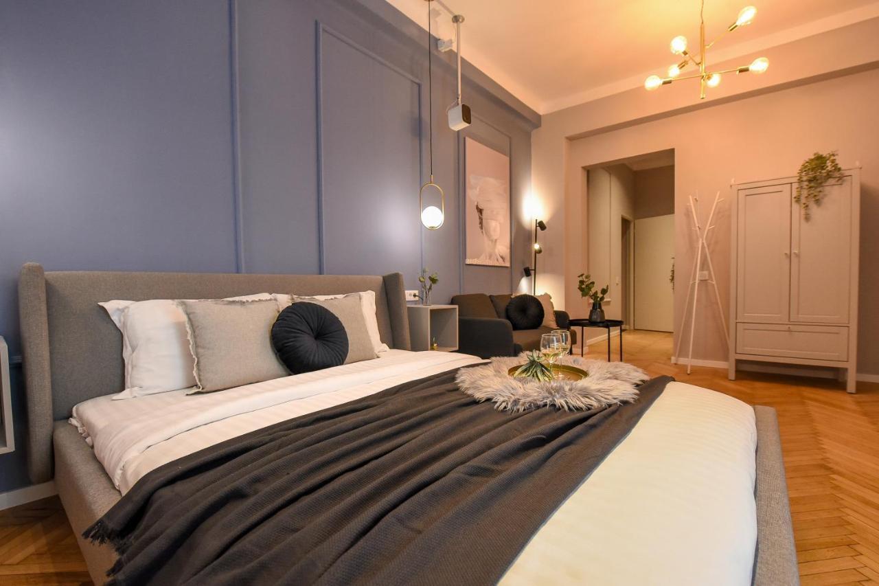 Modern Stay - Central Studios With Wall Projector Near Radisson Бухарест Экстерьер фото