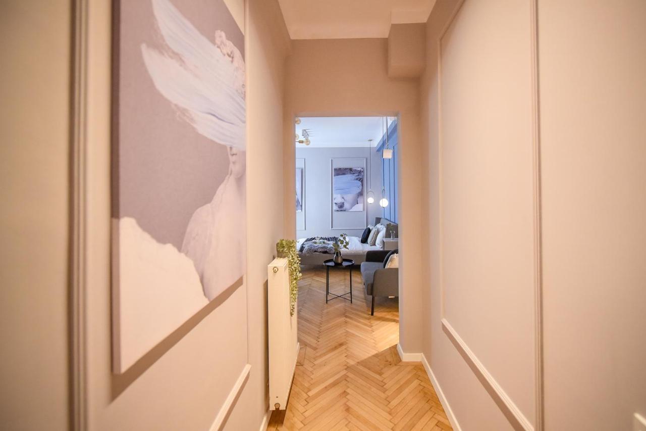Modern Stay - Central Studios With Wall Projector Near Radisson Бухарест Экстерьер фото
