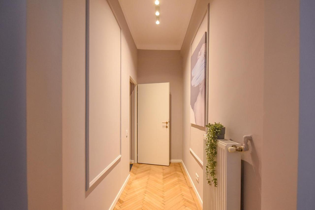 Modern Stay - Central Studios With Wall Projector Near Radisson Бухарест Экстерьер фото
